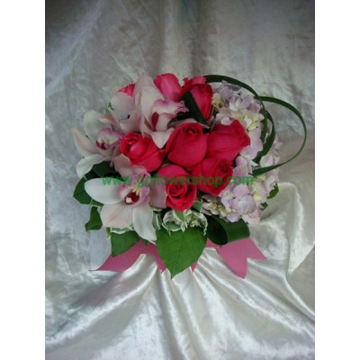 A073粉蕙蘭+紅玫瑰+繡球